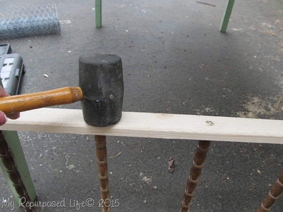 Old Wood Spindles Idea | Blanket Ladder | TodaysCreativeBlog.net