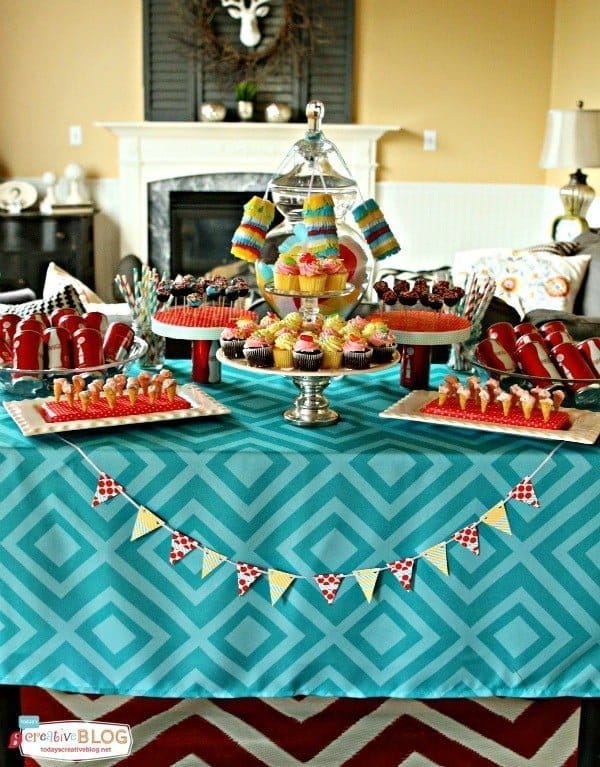 Throwing a Mini Birthday Party | Mini Decorating Ideas | Mini Food Ideas | More creative ideas on TodaysCreativeLife.com 