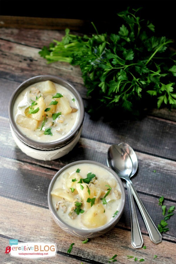 Slow Cooker Clam Chowder Recipe | Slow Cooker Sunday Recipes found on TodaysCreativeBlog.net