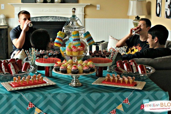 Throwing a Mini Birthday Party | Mini Decorating Ideas | Mini Food Ideas | More creative ideas on TodaysCreativeLife.com 