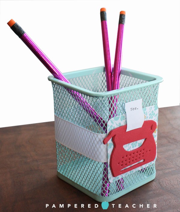 Easy Teacher Gift Idea | TodaysCreativeBlog.net | teacher pencil holder craft from Pampered Teacher