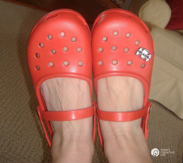 Crocs Red MaryJane | Crocs for Summer | A-Leigh Brushed Metallic Flip | TodaysCreativeLife.com 