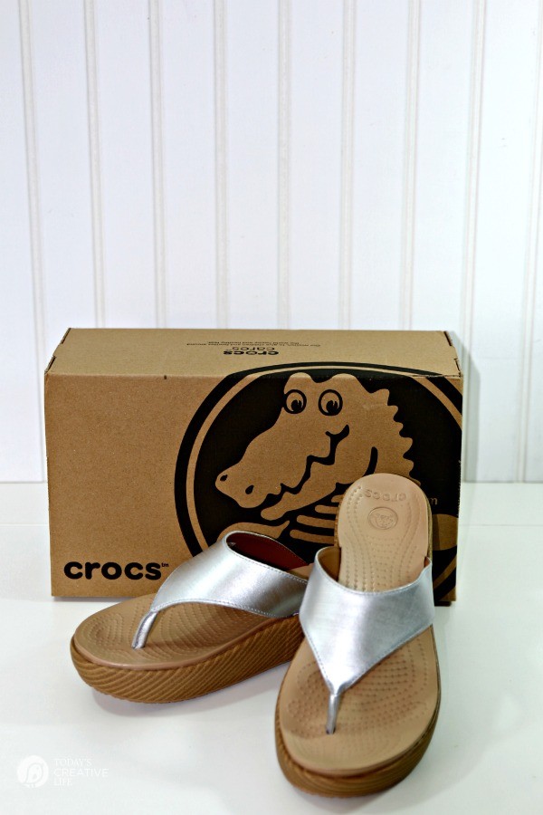 Crocs for Summer | A-Leigh Brushed Metallic Flip | TodaysCreativeLife.com 