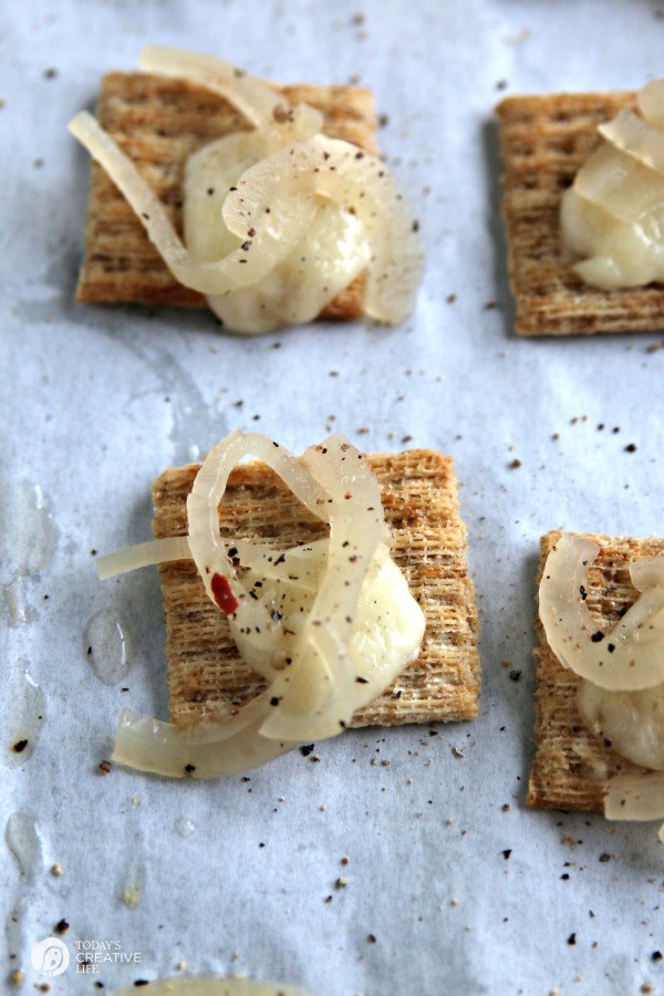 Triscuit Cracker Snack Recipes | The perfect snack, the quick appetizer! Great for parties and more. See more creative ideas on TodaysCreativeLife.com