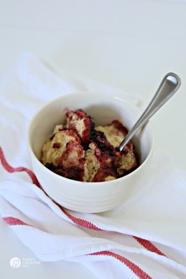 Slow Cooker Blackberry Cobbler Recipe | Summer desserts | Crockpot & Slow Cooker desserts | See more recipes on TodaysCreativeLife.com