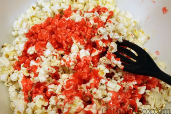 Red White & Blue Patriotic Popcorn | 4th Of July | See the recipe on TodaysCreativeLife.com 