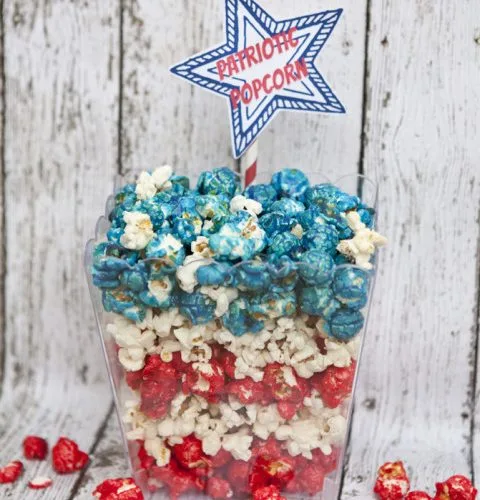 Red White & Blue Patriotic Popcorn | 4th Of July | See the recipe on TodaysCreativeLife.com