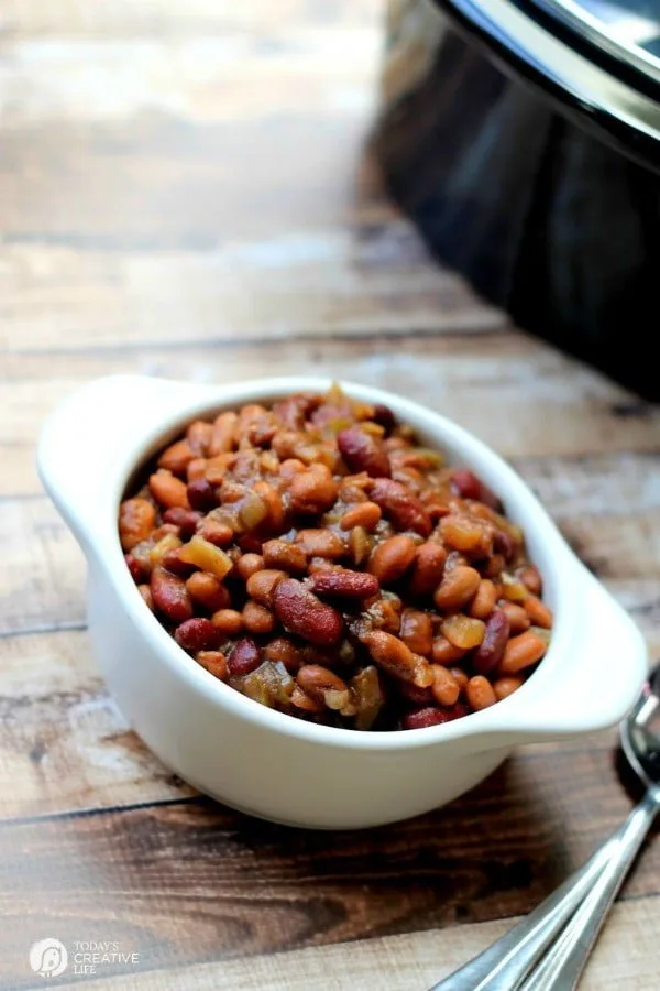 Slow Cooker BBQ Baked Beans | BBQ Beans | Crockpot Baked Beans | Free up the stove top for this summer favorite. See more Slow Cooker Sunday recipes on TodaysCreativelife.com