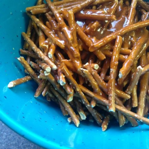 Spicy Buffalo Baked Pretzels by Stockpiling Mom | Easy snacks | See more on TodaysCreativeLife.com