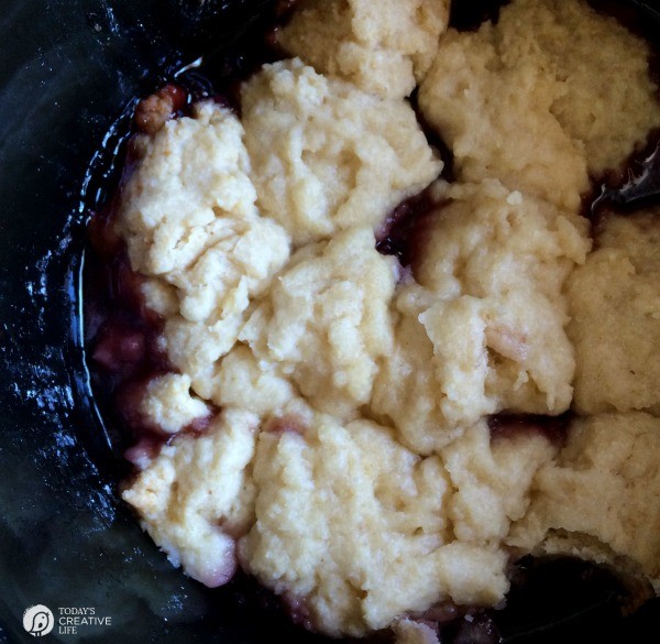 Slow Cooker Blackberry Cobbler Recipe | Summer desserts | Crockpot & Slow Cooker desserts | See more recipes on TodaysCreativeLife.com