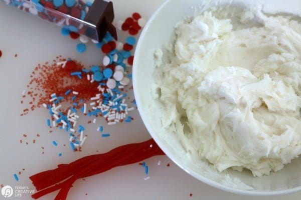 Buttermilk Firecracker Cupcakes, a patriotic dessert for 4th of July | The recipe is deliciously dense, moist and perfect for any occasion | See more on TodaysCreativeLife.com