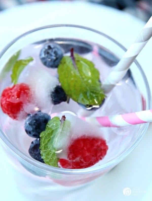 Fruit Filled Ice Cubes with Mint - Berry filled Ice cubes for fun entertaining. Great for 4th of July | See more on TodaysCreativeLife.com