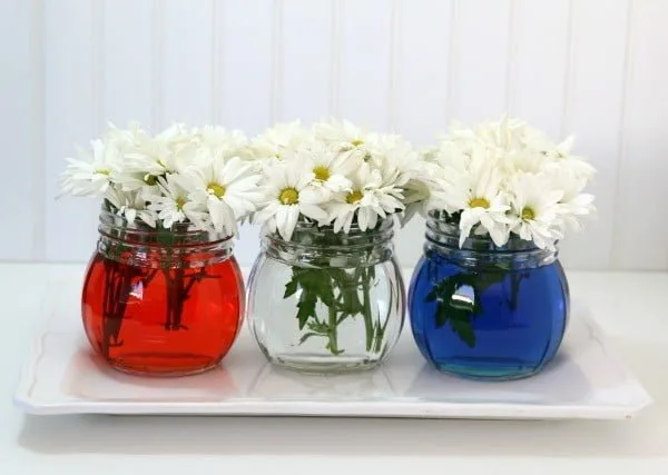 Easy Patriotic Table Decor | 4th of July table decoration | Red, White and Blue | See more creative ideas on TodaysCreativeLife.com