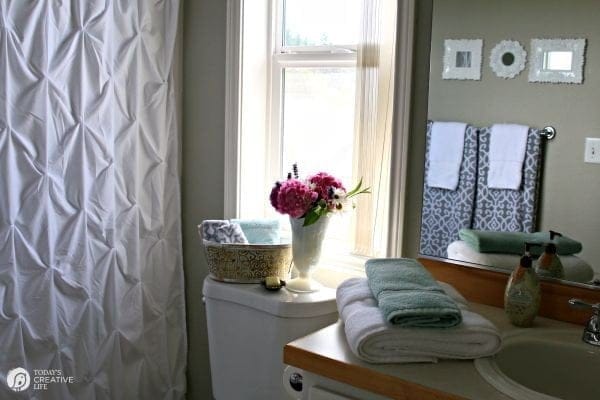 Bathroom Decorating Ideas - Simple Accessories - Today's Creative Life