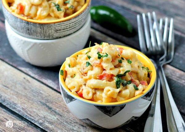 Slow Cooker Mexican Macaroni and Cheese Recipe | Slow Cooker Sunday | Find more delicious family friendly recipes on TodaysCreativeLife.com
