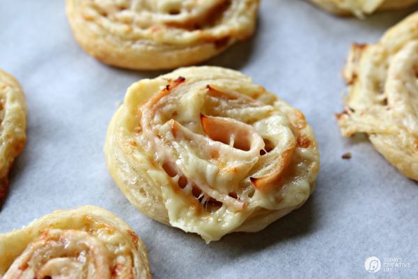 Turkey and White Cheddar Pinwheels - This is a delicious and easy snack or appetizer! Everyone loves the shape and of course the flavor! Add a dipping sauce for eat as they are! See the recipe on TodaysCreativeLife.com