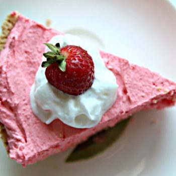 No Bake Strawberry Dreamsicle Pie Recipe | Found on TodaysCreativeLIfe.com