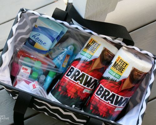 Blessing Bags for Women | Create blessing bags to hand out to people in need. | TodaysCreativeLife.com