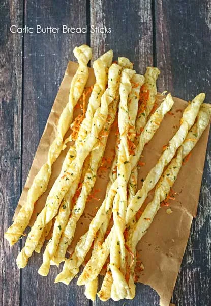 Garlic Butter Bread Sticks by Kleinworth & Co. for TodaysCreativeLife.com - Easy and delicious bread sticks will make everyone happy! See the recipe on TodaysCreativeLife.com