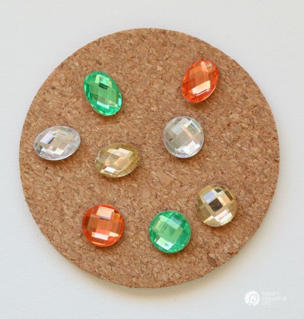 DIY Jewel Thumbtacks | This easy, quick and beautiful craft brings more personality to your bulletin board! Transform a boring and drab thumbtack into an attention getting push pin. See more on TodaysCreativeLife.com