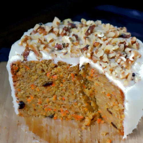 Slow Cooker Carrot Cake with Cream Cheese Frosting Recipe| Yes, you can make cake in your Crock Pot! Slow cooker cakes are never dry and so easy to make! See more Slow Cooker Recipes on TodaysCreativeLife.com