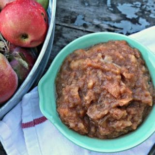 Homemade Slow Cooker Applesauce | Sweet, tangy and delicious! So easy to make using your crockpot! See more Slow Cooker Sunday Recipes on TodaysCreativeLife.com