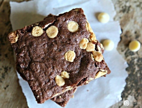 Brownie Recipe | Delicious homemade brownies anytime you want them! Made with your own homemade brownie mix you store ahead of time! | TodaysCreativeLife.com