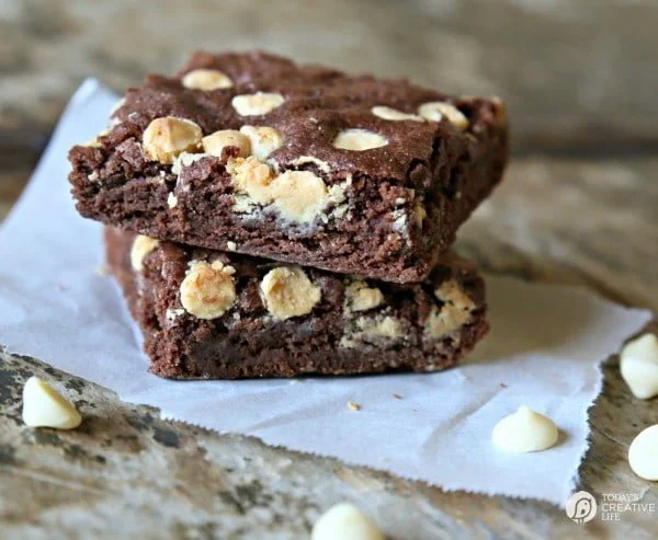 Brownie Recipe | Delicious homemade brownies anytime you want them! Made with your own homemade brownie mix you store ahead of time! | TodaysCreativeLife.com