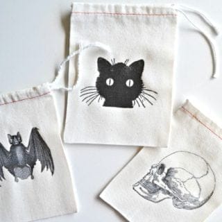 DIY Halloween Iron on Canvas Bags | TodaysCreativeLife.com