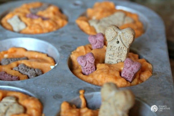 Bone Yard Pumpkin Dog Treats | Homemade Dog treats with the help of Milk-Bone | See more on TodaysCreativeLife.com