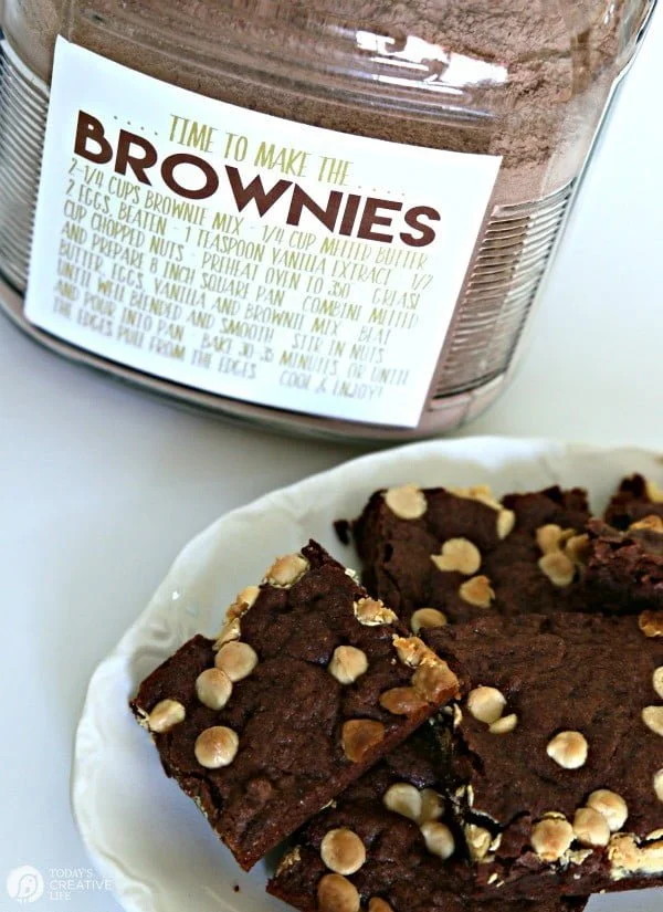 Brownie BETTER THAN BOX Mix | Never run out of brownie mix again! Make your own brownie mix for making brownies anytime. Use 2 1/4 cups for the perfect recipe! Free printable label, which makes it easy for homemade gift ideas | See the recipe on TodaysCreativeLife.com