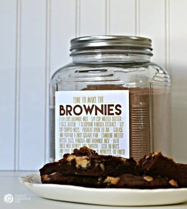 Brownie BETTER THAN BOX Mix | Never run out of brownie mix again! Make your own brownie mix for making brownies anytime. Use 2 1/4 cups for the perfect recipe! Free printable label, which makes it easy for homemade gift ideas | See the recipe on TodaysCreativeLife.com