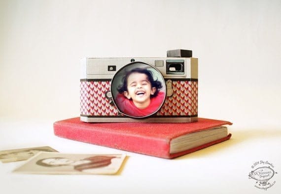 Free Printable DIY Paper Camera Photo Frame | Printable gifts | Download this unique paper camera from SkyGoodies and TodaysCreativeLife.com 