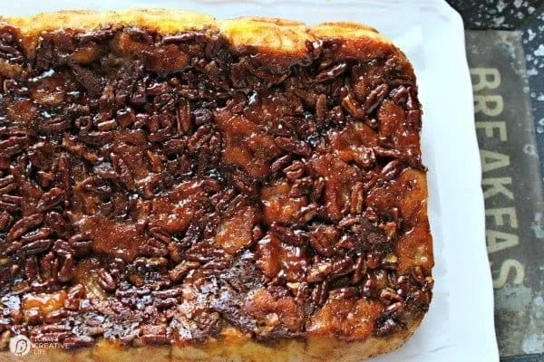 Pumpkin Spice Monkey Bread | This pull apart bread with butterscotch pudding and pumpkin spice is the perfect breakfast recipe idea for holiday brunch or any weekend. More Fall Recipes on TodaysCreativeLife.com