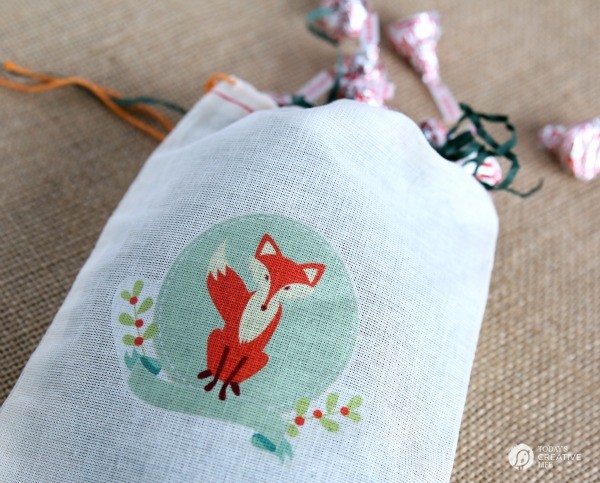 Easy DIY Holiday Gift Bags with GraphicStock | Make cute canvas gift back with iron transfers! See more on TodaysCreativelife.com