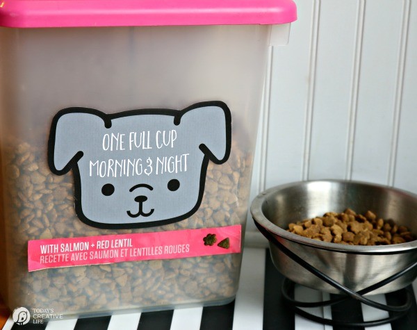 Custom Made Dog Food Container & Free Printable | Even dogs like pretty containers! See more on TodaysCreativeLife.com