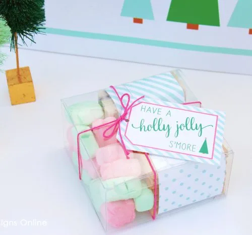 Christmas S'mores Holiday Party | Creative Girls Holiday Soiree on TodaysCreativeLife.com | Come gather a few holiday entertaining ideas, free printables and great DIY projects!