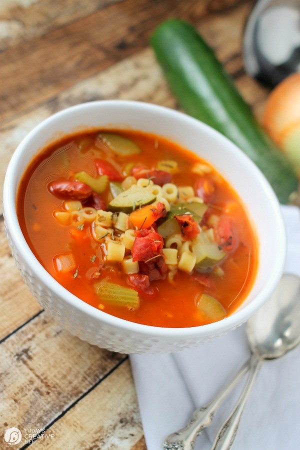 Slow Cooker Minestrone Soup | Crock Pot Soup Recipes are the perfect fall and winter meal. Hearty & delicious! Find the recipe and more slow cooker meals on TodaysCreativeLife.com