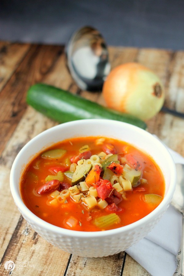 Slow Cooker Minestrone Soup | Crock Pot Soup Recipes are the perfect fall and winter meal. Hearty & delicious! Find the recipe and more slow cooker meals on TodaysCreativeLife.com