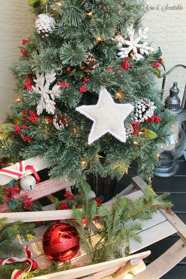 DIY Rustic Sweater Star Ornaments | give an old sweater a new purpose and craft your own holiday ornaments. Tutorial by Clean & Scentsible on TodaysCreativeLife.com