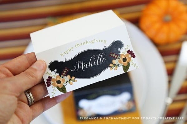 Free Printable Thanksgiving Place Cards | Make Thanksgiving entertaining easy! Decorate an easy Thanksgiving Table with these free printables. Get your free download on TodaysCreativeLife.com