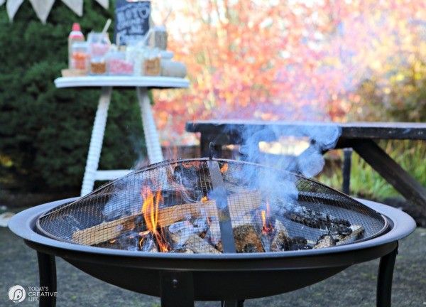 S'Mores and Hot Cocoa Bonfire Backyard Party | Plan a simple hot chocolate and S'mores party around the firepit. Great for cool autumn nights. Entertaining made easy! See more at TodaysCreativeLife.com