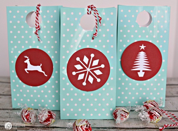 Easy Holiday Gift Wrapping using the Cricut Explore for creative Christmas wrapping ideas and projects. See more on TodaysCreativeLife.com