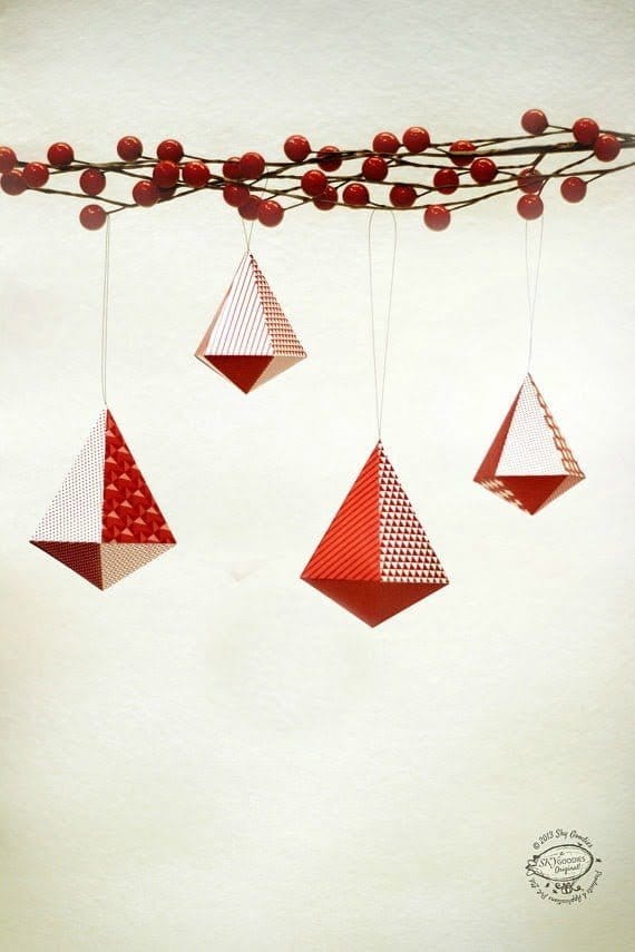 Printable Geometric Holiday Ornaments for a modern minimalist tree or traditional! Easy DIY holiday ornaments. Find your free download on TodaysCreativeLIfe.com