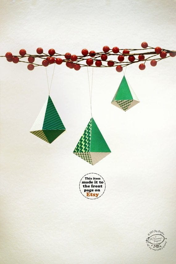 Printable Geometric Holiday Ornaments for a modern minimalist tree or traditional! Easy DIY holiday ornaments. Find your free download on TodaysCreativeLIfe.com