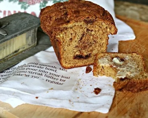 Cake Mix Cinnamon Bread | Quick breads have never been so tasty! Using a cake mix makes the best treat and perfect for gift baskets or breakfast! Find the recipe on TodaysCreativeLife.com