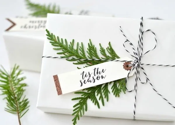 DIY Holiday Gift Tags made with a Cricut Explore Air by Boxwood Ave. for TodaysCreativeLife.com | Make simple Christmas gift tags for simple gift wrapping that looks amazing! 