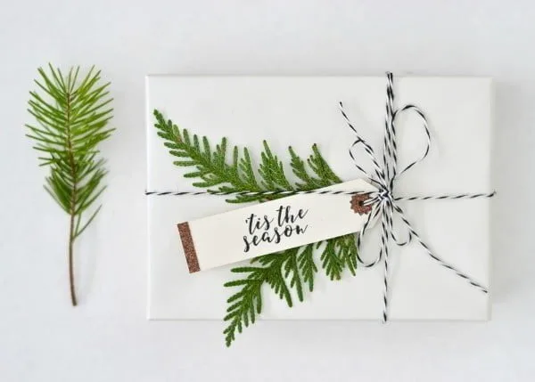 diy holiday gift tags \ todaysCreativelife.com