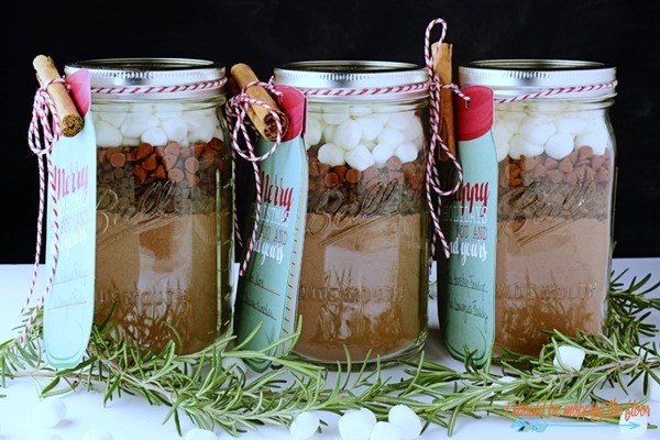 Spicy Mexican Hot Cocoa Mason Jar Gift by Kristi at I Should Be Mopping the Floor for The Creative Girls Holiday Soiree. This mason jar gift idea is the perfect gift from the kitchen. Great for neighbor gifts, teacher gifts or anyone! Get the recipe on TodaysCreativeLife.com