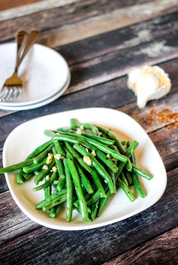 Green Bean Recipes | This Spicy Garlic Green Beans recipe will become your favorite side dish. Vegetable side dish the whole family will love. Click on the photo for the recipe. 